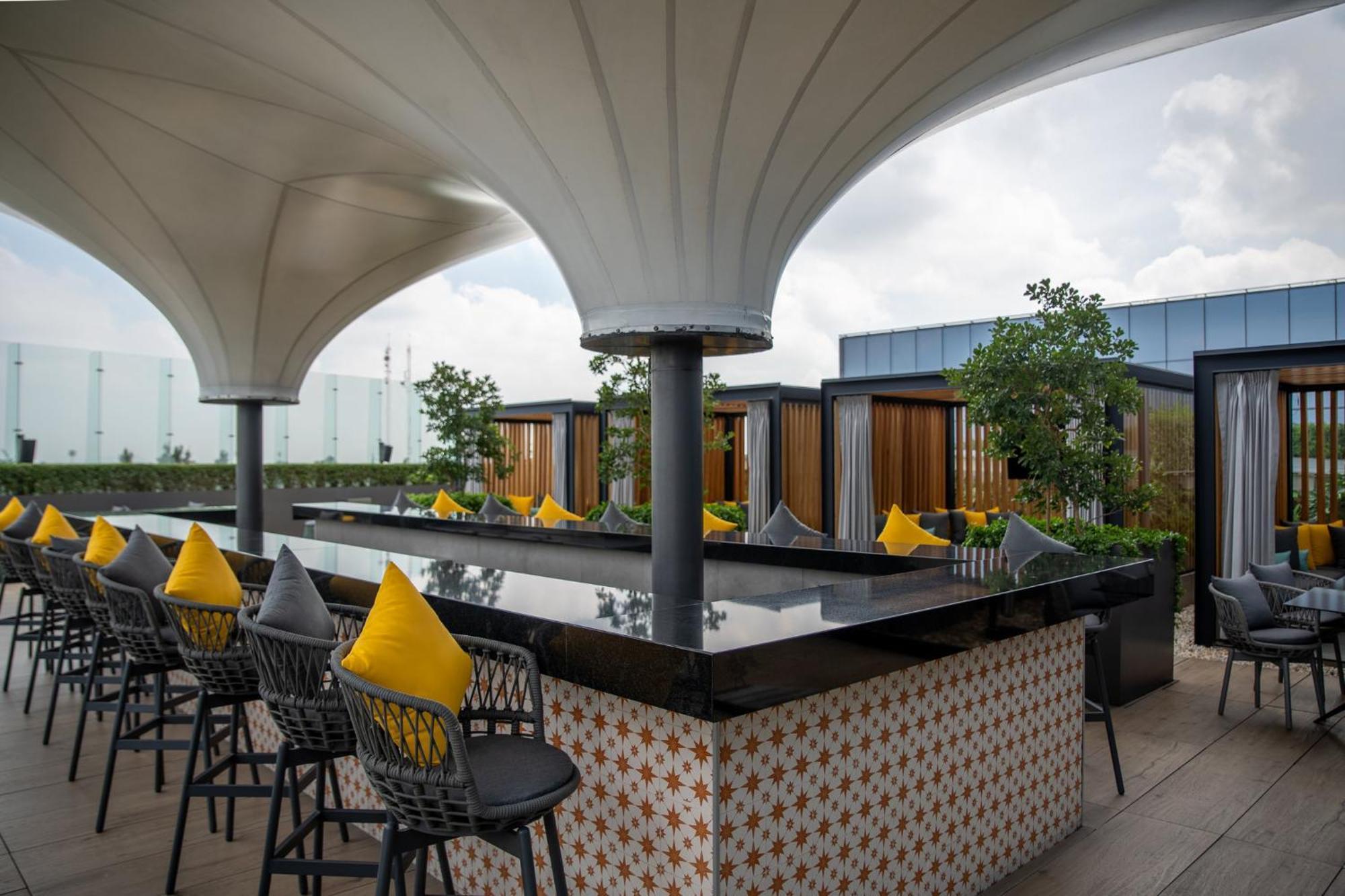 Fiesta Americana Viaducto Aeropuerto Мексико Сити Екстериор снимка The bar at the rooftop